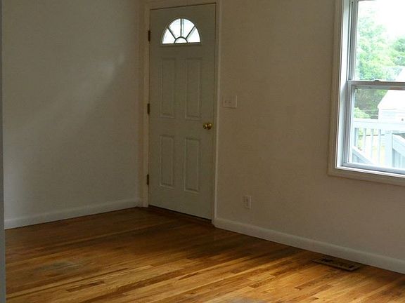 5th image of 349 Queen St