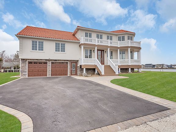 3rd image of 33 Harbor Pl