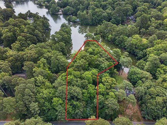 4th image of 1624 Adams Dr W