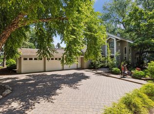 2 Edgcumbe Pl, Saint Paul, MN 55116