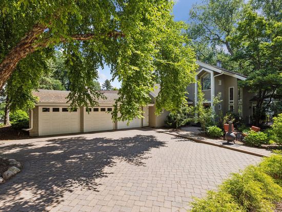 2 Edgcumbe Pl, Saint Paul, MN 55116