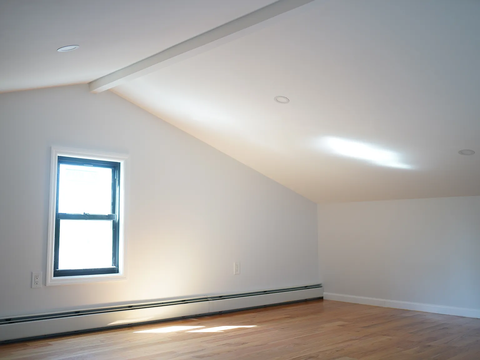 5 bed, 2.5 bath, 3000 sqft, $5,500 — Photo 2