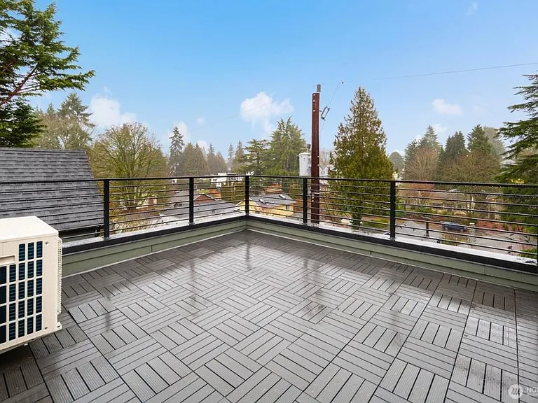 10042 Stone Ave N #B — Photo 9