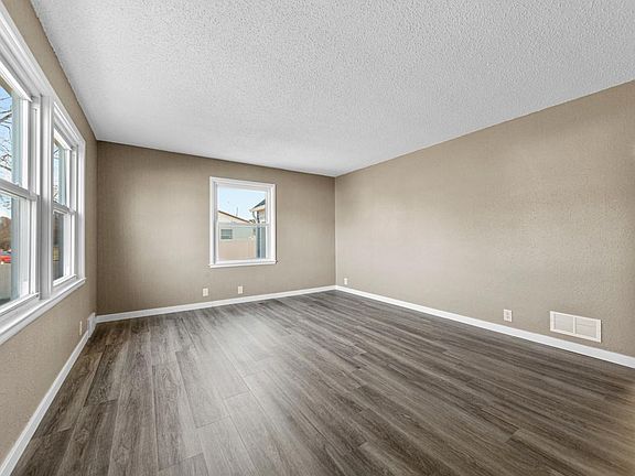 5th image of 919 E Vine St