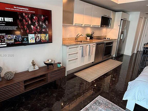 5th image of 185 SW 7th St APT 2206