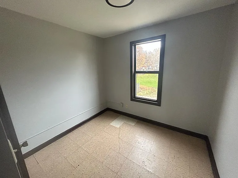 22 E Dennick Ave — Photo 8