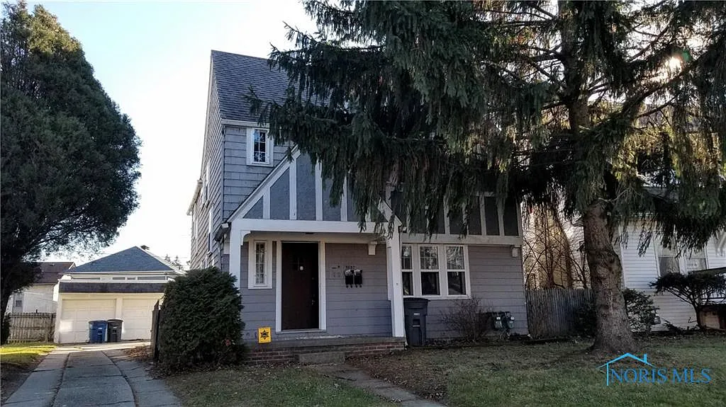 2637 Greenway St photo 1