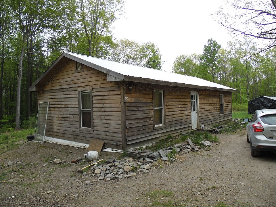 2nd image of 152 S Pine Banks Rd
