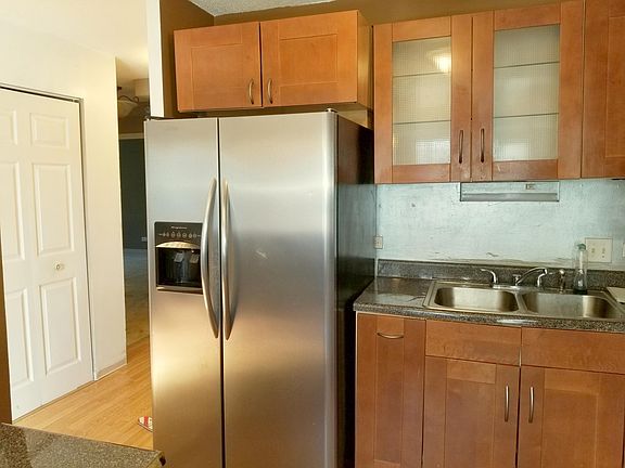 Fridge w/ Ice & Water