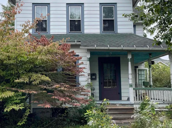 207 Avenue K, Matamoras, PA 18336
