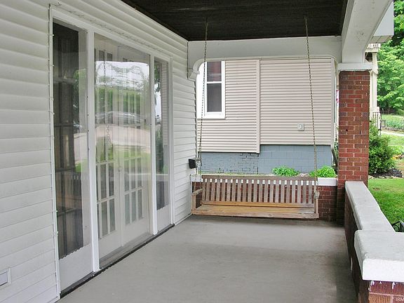 3rd image of 2731 Hillcrest Ter