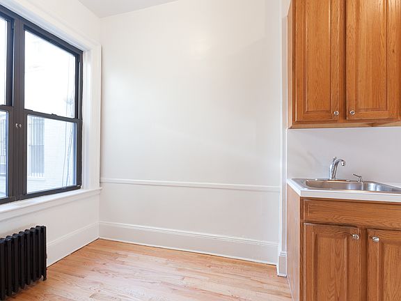 4th image of 568 5th St APT 1A