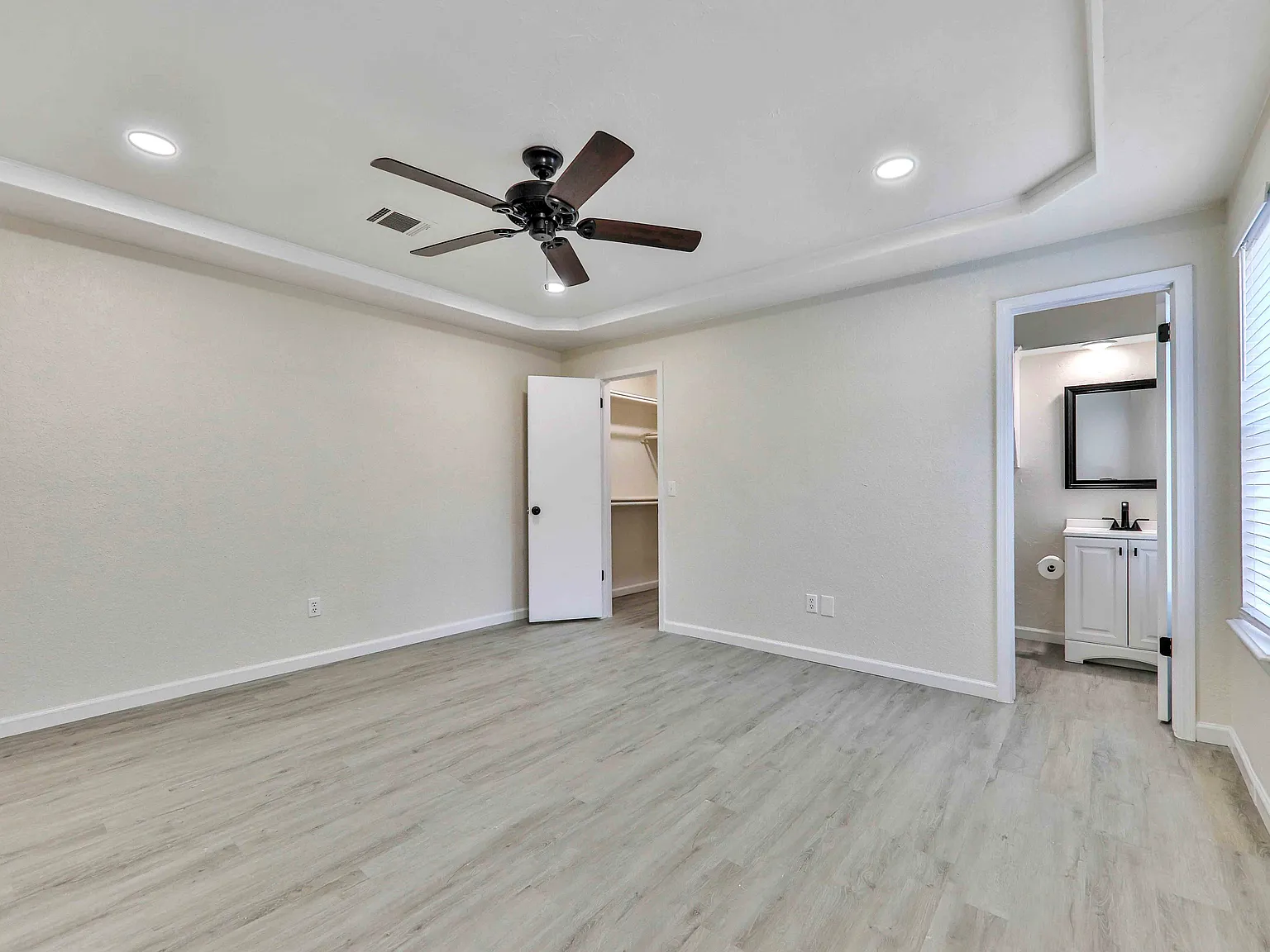 3 bed, 1300 sqft, $1,795 — Photo 4