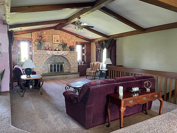 4th image of 102 W Countryside Dr
