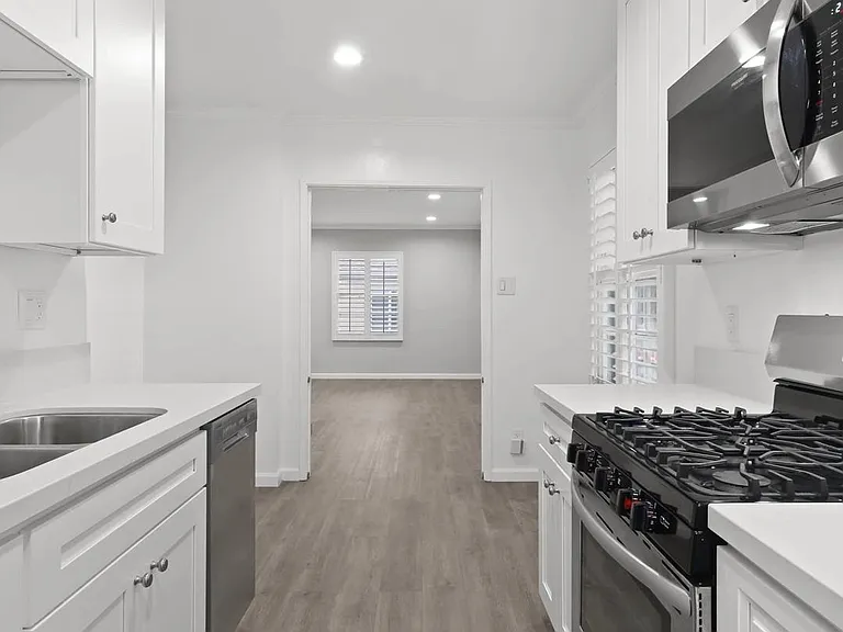 1027 16th St #B — Photo 12