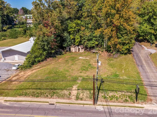 891 E Court St, Marion, NC 28752
