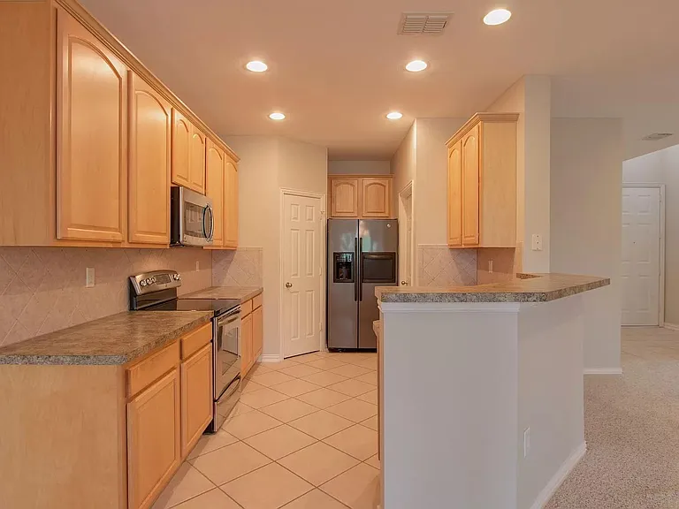 1825 Brookview Dr — Photo 8