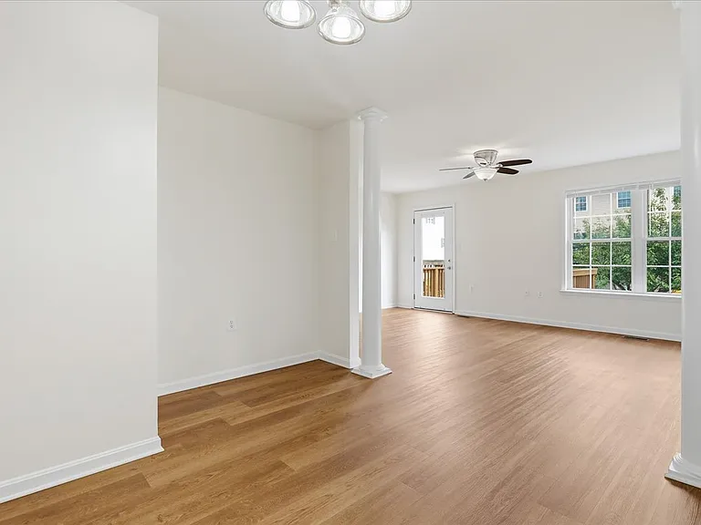 32 Mabel Ln — Photo 8
