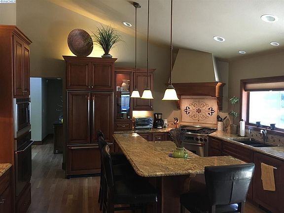 4th image of 237 Hillview Dr