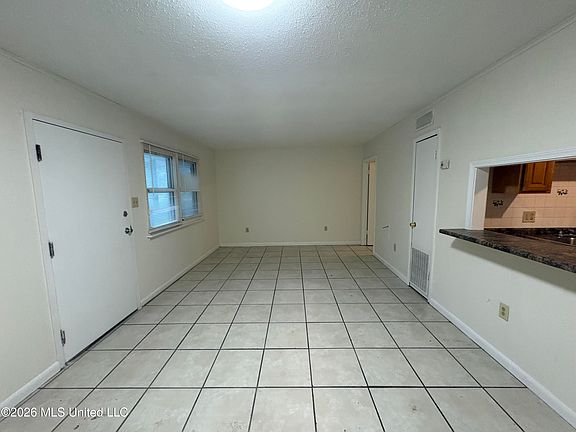 2nd image of 511 32nd St APT 26