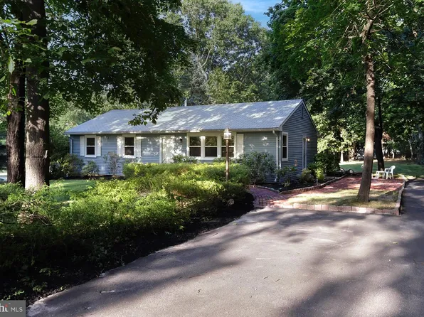 6 Woodside Dr, Tabernacle, NJ 08088