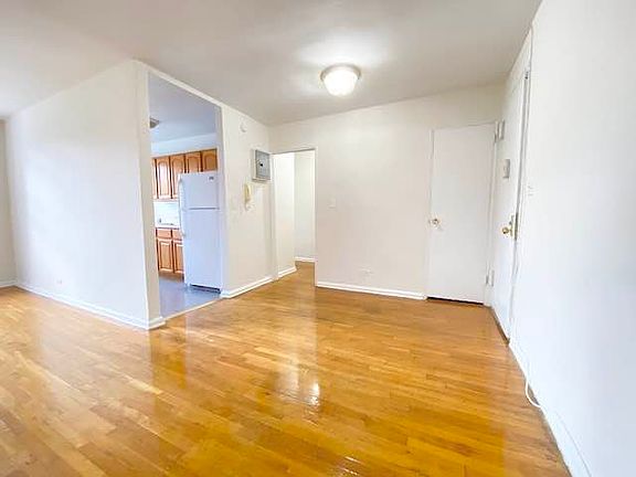 4th image of 3815 Bowne St APT 4C