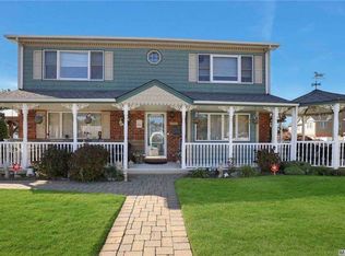 800 Dogwood Ave, Franklin Square, NY 11010