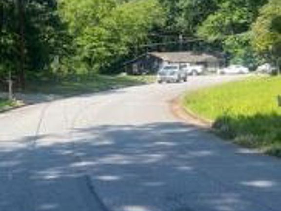 Exterior Neighborhood (street photo)