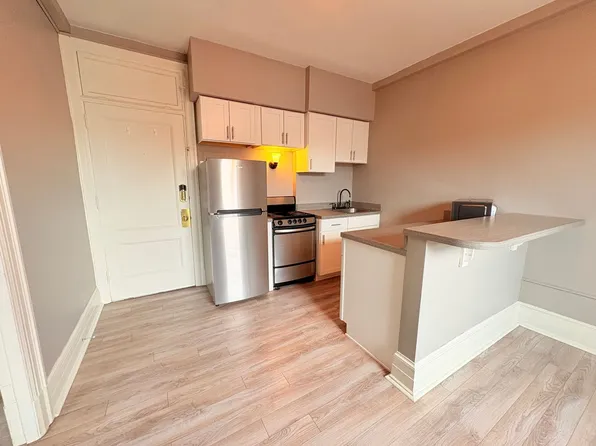 7 W Philadelphia St, York, PA