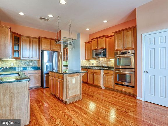 3rd image of 313 Hopkins Dr