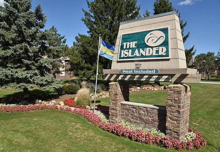 The Islander — Photo 1