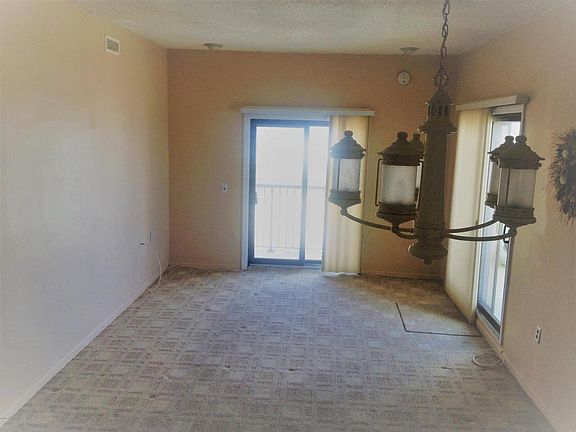 4th image of 51 Hiering Ave APT D16