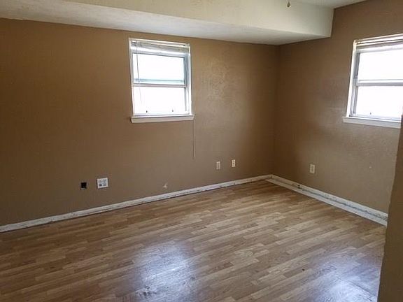 4th image of 407 S Grand Ave