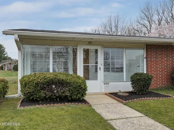 547A Sheffield Court, Lakewood, NJ 08701