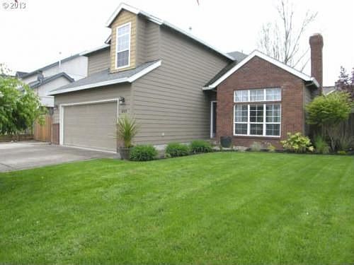 3rd image of 833 NE Eaglenest Ct