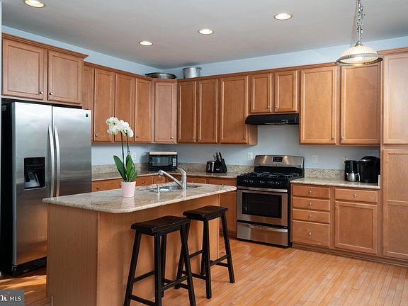 2nd image of 5631 Sheals Ln