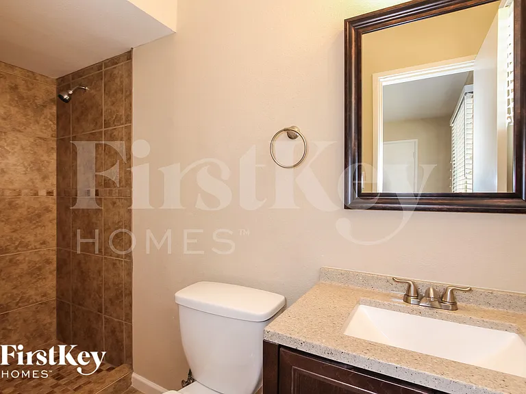 2919 W Seldon Ln — Photo 13
