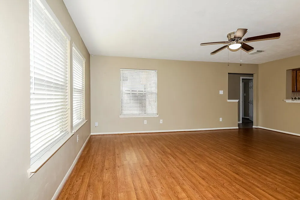 4 bed, 2.5 bath, 2757 sqft, $2,250 — Photo 4