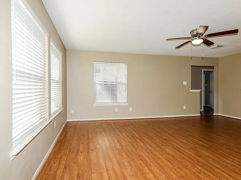 10007 Willow Wood Way — Photo 4