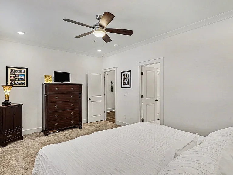 217 Southmen Ln — Photo 13