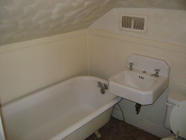 2nd image of 127 N 40th St APT 4