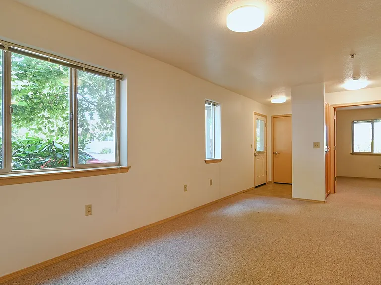 Hays Apartments — Photo 20