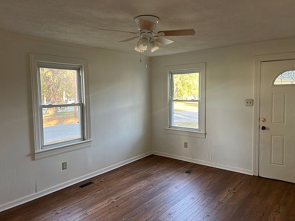 2nd image of 901 Carolina St