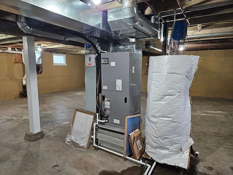 715 W 2nd St — Photo 30