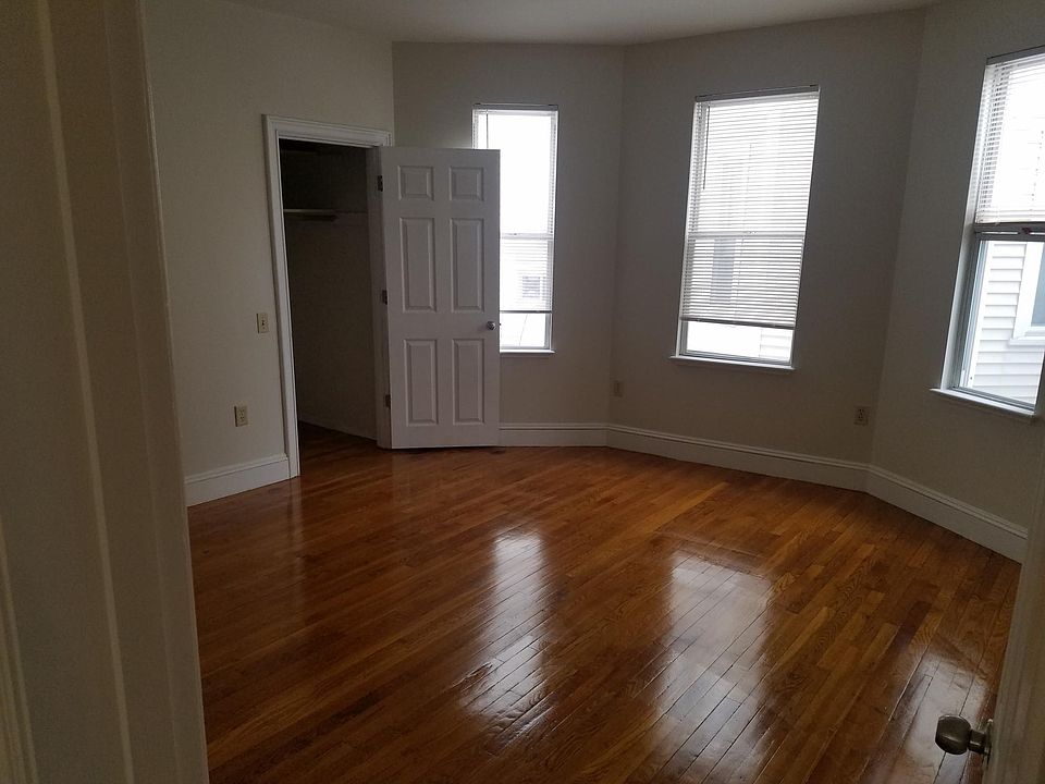 2nd image of 139 Poplar St