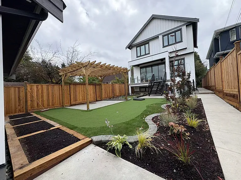 945 E 28th Ave — Photo 2