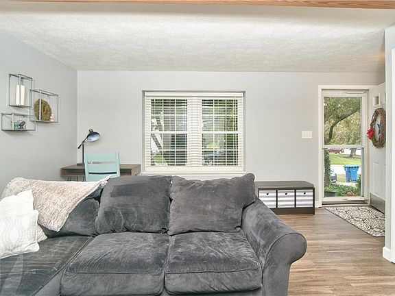 3rd image of 9433 Aspen Grove Ln