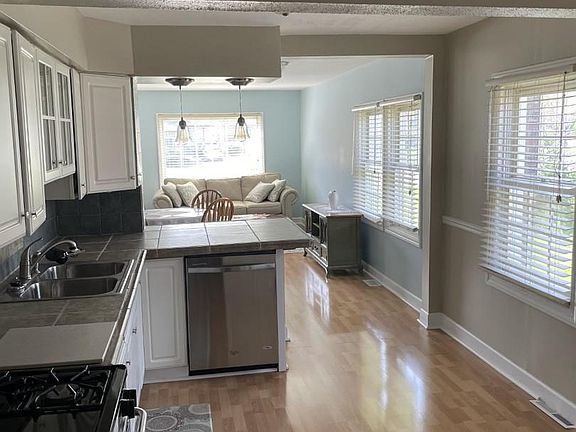3rd image of 14407 Highland Ave