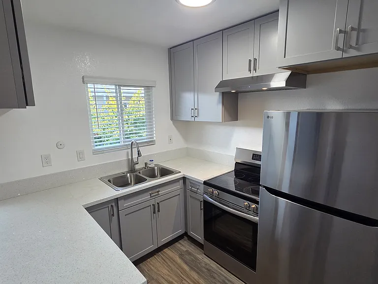 13112 Carriage Rd #15 — Photo 8
