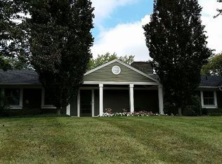 1872 Packer Rd, Bloomfield Hills, MI 48302